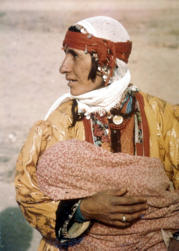 Kurdu māte un bērns, Van, Turcija. 1973