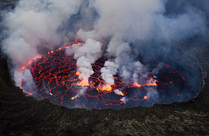 En lavasjö vid berget Nyiragongo i Demokratiska republiken Kongo.  