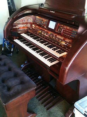Un organo Lowrey Royale SU500 / Palladium 630 (modello di fascia alta)