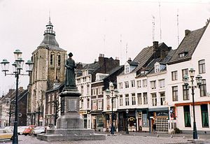 Standbeeld van Minckeleers in de Boschstraat