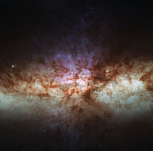 Il Messier 82 è il prototipo della galassia starburst. Si trova a circa 12 milioni di anni luce nella costellazione dell'Orsa Maggiore