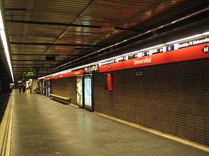 Rode lijn op station Universitat  