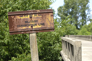 Marcatore della linea di demarcazione militare sul lato sudcoreano del Ponte di non ritorno.