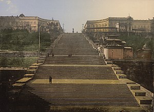 A escada Potemkin (originalmente Richelieu), de 142 metros de comprimento. Estas escadas foram construídas entre 1834 e 1841. Sergei Eisenstein as tornou famosas em seu filme "Batalha Naval Potemkin".