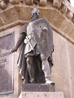 Rikhard Pelottoman patsas osana Normandian kuuden herttuan patsasta Falaise'ssa.  