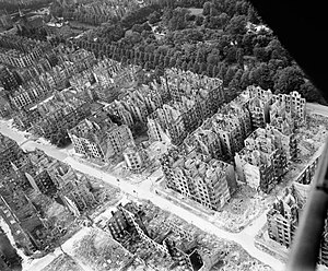 Сгоревшие здания после бомбардировки Гамбурга