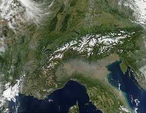 Een satellietbeeld van de Alpen, een bergketen in Europa  