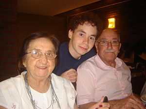 Wnuk ze swoimi dziadkami