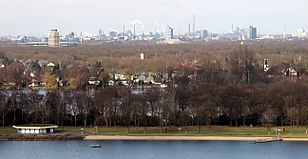 Overview of the east and center of Duisburg with Sechs-Seen-Platte, bed tower of the sports school in the Sportpark Duisburg, Schauinsland-Reisen-Arena, Salvatorkirche and industry in the north