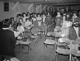 Zondagsschool, Manzanar War Relocation Center, 1943. Gefotografeerd door Ansel Adams.  