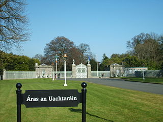 De hoofdpoort van Áras an Uachtaráin  