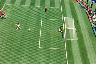 Lothar Matthäus converts a penalty kick in the 47th minute of the 1994 World Cup quarter-final against Bulgaria for a 1:0 lead.