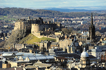 Edinburgh Castle (Schotland) is een van de weinige kastelen die nog steeds in gebruik zijn.  