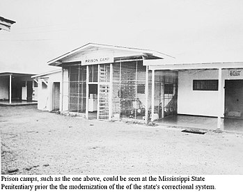 Un camp de prisonniers habituel, avant que les tribunaux ne fassent construire de nouvelles prisons dans les années 1970