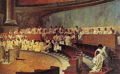 Romos senatas: Ciceronas puola Katiliną, iš XIX a. freskos Italijos senato rūmuose Palazzo Madama, Romoje. Ši nuomonė tikriausiai yra klaidinga. Iš esamo Curia Julia pastato, pastatyto imperatoriaus Diokletiano laikais, matyti, kad senatoriai sėdėjo tiesiomis ir lygiagrečiomis eilėmis abiejose pastato pusėse, pastato viduje