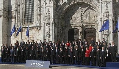 Group portrait of the European Council at the Lisbon Summit (December 2007)