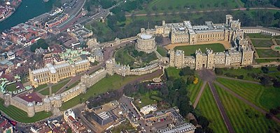 Aerial view of Windsor Castle - from left to right: Lower Ward, Middle Ward with motte and Round Tower, Upper Ward, at the top left of the picture the river Thames