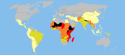 Mapa ta pokazuje, jak powszechna była na świecie praca dzieci w 2003 roku. Raport Banku Światowego dotyczy dzieci w wieku 10-14 lat. Dane są niepełne, gdyż wiele krajów nie gromadzi i nie zgłasza danych o pracy dzieci (kolor szary). Kod kolorystyczny jest następujący: żółty (<10% pracujących dzieci), zielony (10-20%), pomarańczowy (20-30%), czerwony (30-40%) i czarny (>40%). Niektóre kraje, takie jak Gwinea Bissau, Mali i Etiopia, mają ponad połowę dzieci w wieku 5-14 lat w pracy, ponieważ rodzina nie zarabia wystarczająco dużo pieniędzy.