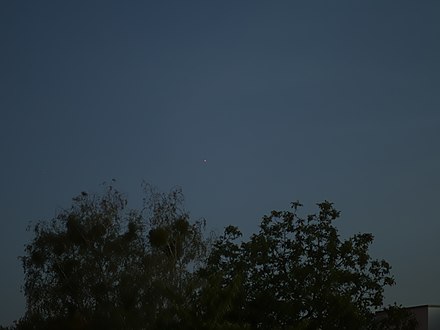 Arcturus (center of image) at the end of June shortly before setting and just before civil twilight in the northwest of Berlin