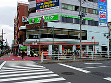 Japans första 7-Eleven-butik i Kōtō, Tokyo. Butiken öppnade i maj 1974.  