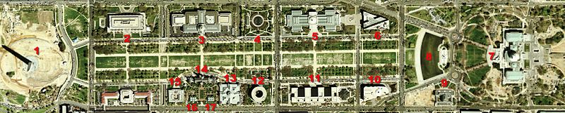 Deze USGS foto van de National Mall werd genomen door een satelliet op 26 april 2002. Het Capitool rechts werd om veiligheidsredenen voor publicatie gepixeld.