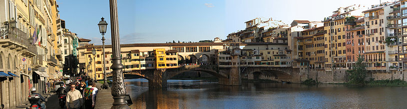 Panorama van de Ponte Vecchio en de Arno in Florence, genomen vanaf de noordzijde van de rivier - oktober 2006.  