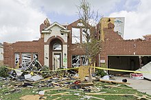Una casa dañada por un tornado F3 en Forney, Texas  