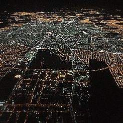 La ciudad de Aguascalientes vista desde un vuelo nocturno  