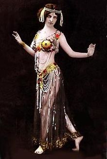 Maud Allan as Salome around 1906, in this picture a nearly perfect copy of Mata Hari