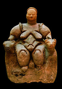 Sitzende Göttin auf einem Thron, flankiert von zwei Löwinnen. Katal Hutuk