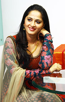 Anushka Shetty ieguva galvenās varones lomu, atzīmējot savu trešo sadarbību ar Suriya .