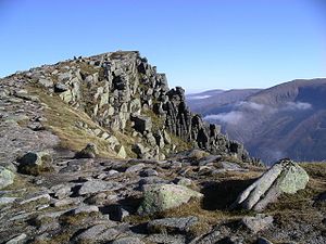Sgor Gaoith (1118 m). Cairn Gorm (1245 m) può essere visto sulla destra.