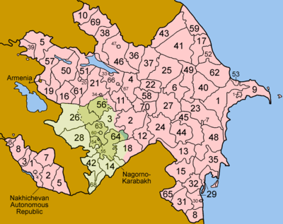 Mapa správního členění Ázerbájdžánu. Všimněte si, že divize Nachčivanu jsou uvedeny samostatně.