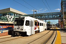 De Baltimore Light Rail rijdt naar de internationale luchthaven Baltimore-Washington Thurgood Marshall en het gebied rond Baltimore.  
