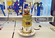 De ALMA-ontvanger van band 5 is een instrument dat speciaal is ontworpen om water in het heelal op te sporen.  