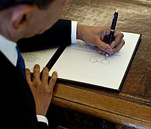 De voormalige president van de Verenigde Staten, Barack Obama, is linkshandig  