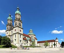 The Hildegardplatz with the Basilica St. Lorenz and the Prince Abbot's Residence