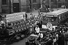 Kaiserslautern Collegiate Church: Welcome parade "1.FCK, German Football Champion 1951" with float of the brewery Bender