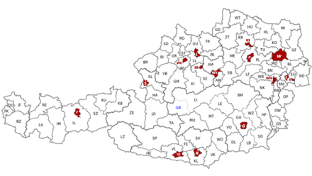Ausztria 94 jelenlegi kerülete. A törvényes városok piros színnel.
