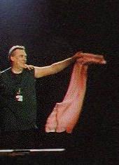 Bill Ward, en el escenario con Black Sabbath en Stuttgart, Alemania, en 1999  