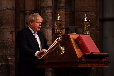 Johnson vorbind la Westminster Abbey  