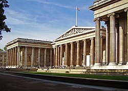 Entrada principal del Museo Británico  
