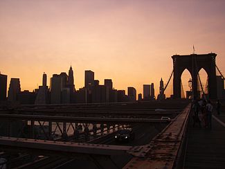 Los impuestos sobre la renta contribuyen a que puentes como el de Brooklyn en Nueva York sean seguros y se reparen cuando sea necesario  
