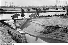 Forced labor on the Vistula, Wehrmacht propaganda photo, May 1941