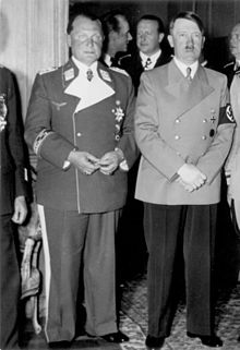 Hermann Göring (links) en Adolf Hitler (rechts) in 1939