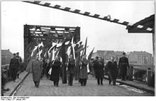 March of the Polish delegation for the Görlitz Agreement over the Frankfurt Oder Bridge