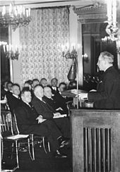 Dorpmüller in the audience at a speech by Reich Minister of Transport and Post Paul von Eltz-Rübenach around 1935/36