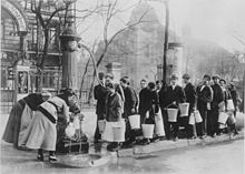 Queuing for water (March 1920 Kapp Putsch)