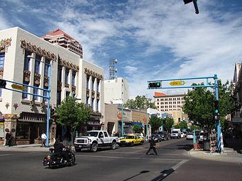 Central Avenue και 5th Street
