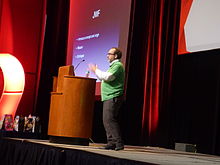 Jimmy Wales presenta la Fondazione Jimmy Wales a Wikimania 2015 a Città del Messico.